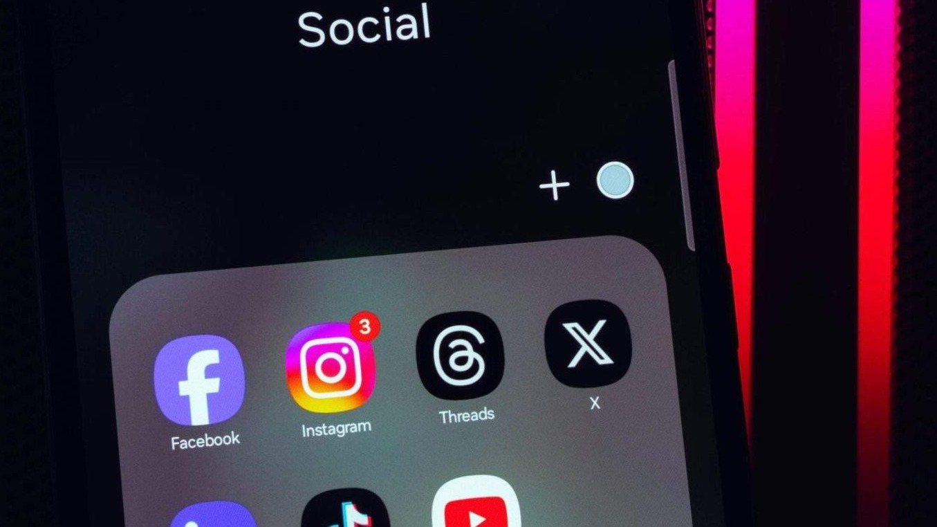 IMAMSKI POZIV U VREMENU DIGITALIZACIJE: PRILIKE I MOGUĆNOSTI, ALI I IZAZOVI DRUŠTVENIH MREŽA I DIGITALNIH MEDIJA