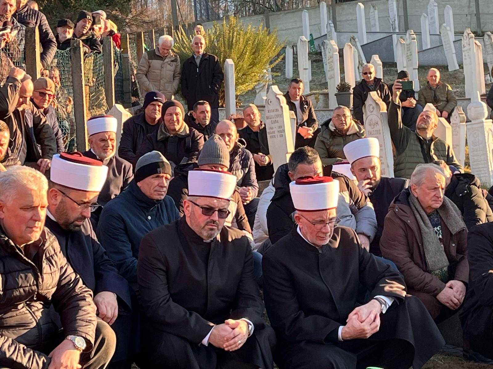 U TUZLI KLANJANA DŽENAZA ISMET-EF. AVDIBAŠIĆU