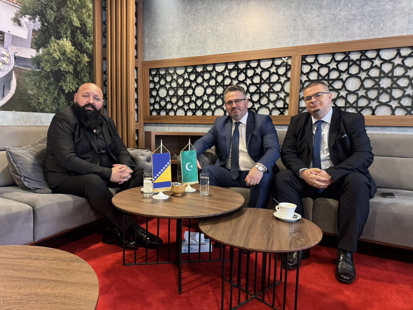 PREDSJEDNIK OKRUŽNOG ODBORA ILMIJJE MOSTAR NIHAD-EF. AHMETOVIĆ POSJETIO PREDSJEDNIKA UDRUŽENJA ILMIJJE NIJAZ-EF. DUZANA