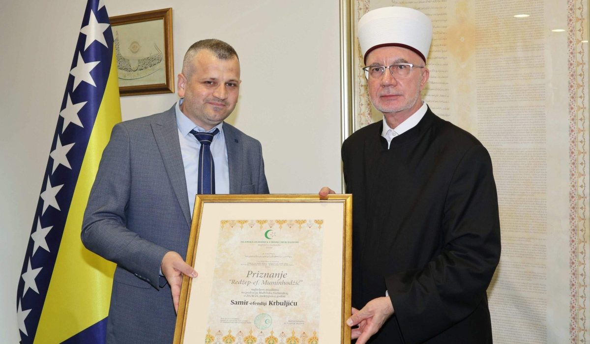 muftija-fazlovic-urucio-samir-ef-krbuljicu-priznanje-i-nagradu-za-muallimski-rad-redzep-ef-muminhodzic21281